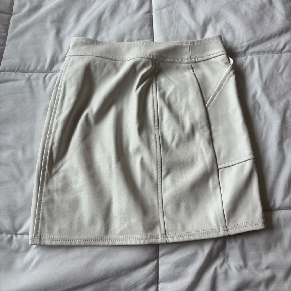 Express Cream Mini Skirt